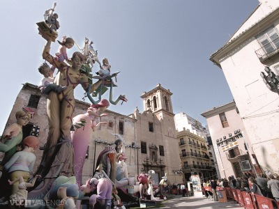 Una statua de Las Fallas