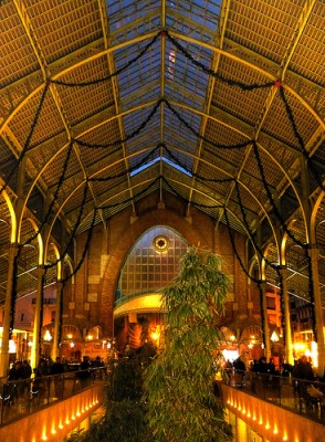 L'atmosfera natalizia al Mercado de Colón a Valencia